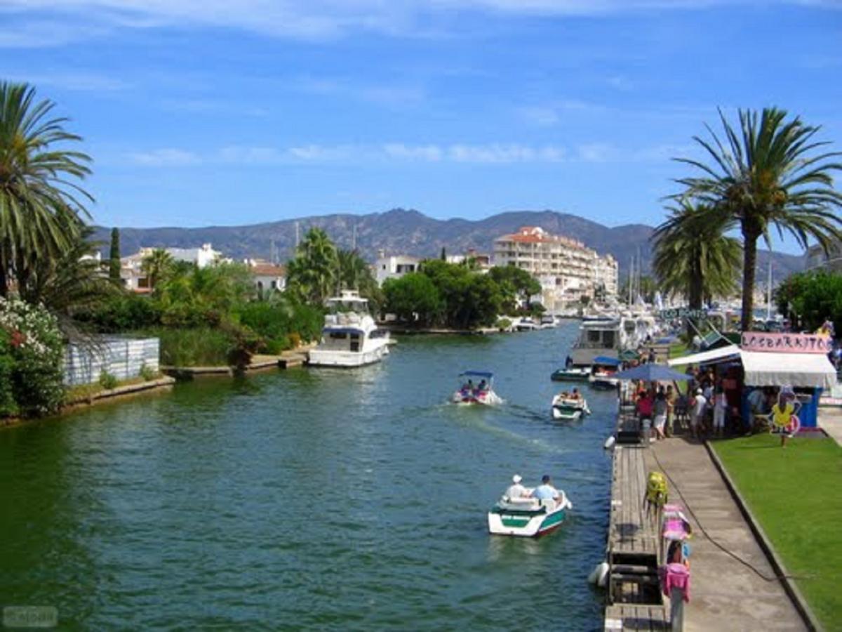 Goldhome - Sylvia - Vistas Espectaculares Al Mar Empuriabrava Luaran gambar